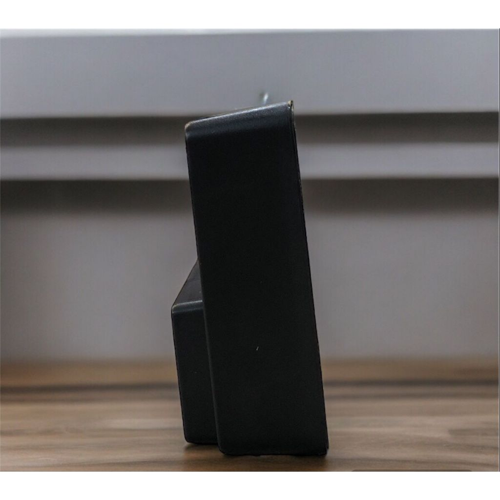 Relógio Despertador Digital De Mesa 16X2.5X6cm Decorativo Alarme Temperatura Pilha AAA Usb Preto