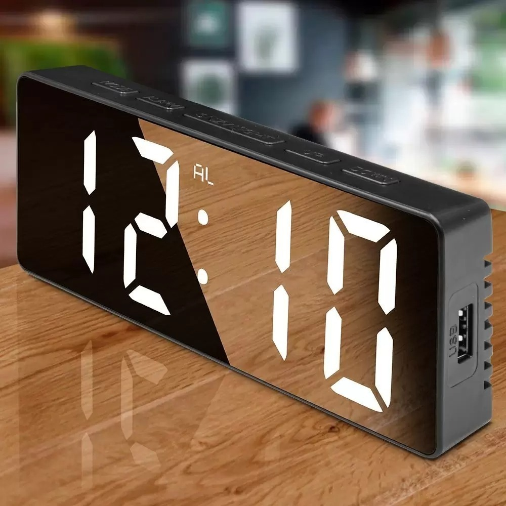 Relógio Despertador Digital De Mesa 16X2.5X6cm Decorativo Alarme Temperatura Pilha AAA Usb Preto
